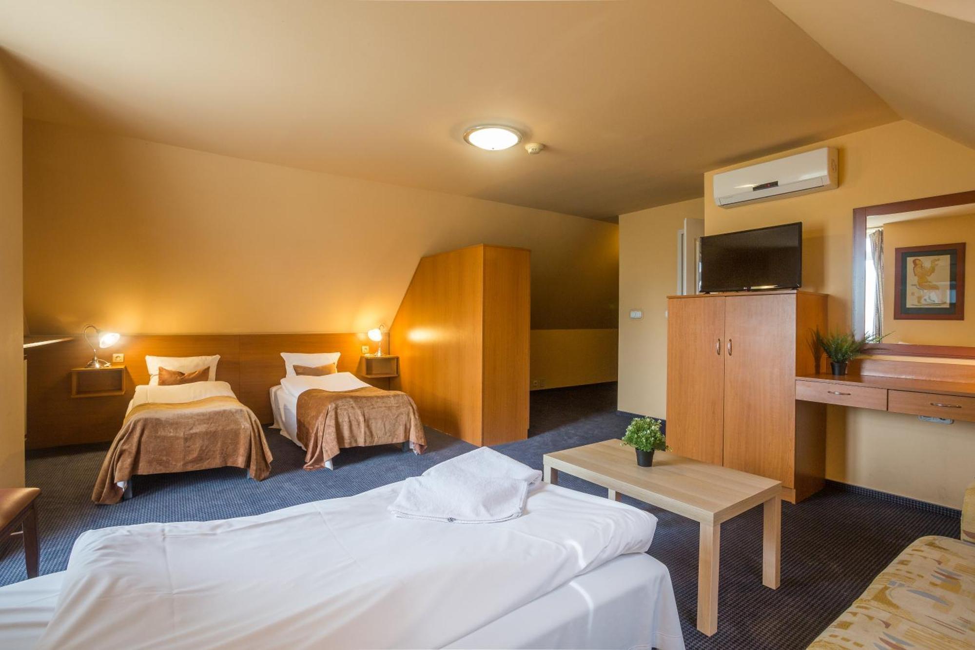 Hotel Luna Budapest — Photos 1